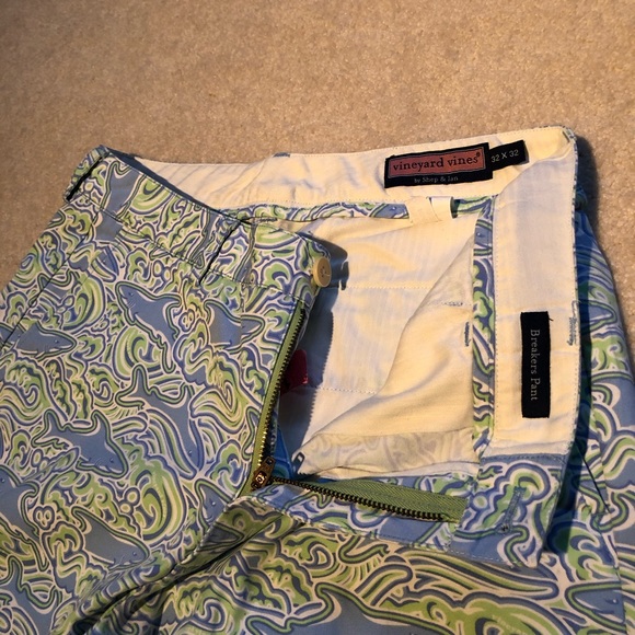 Vineyard Vine mens breaker pant. Shark print. - Picture 2 of 6